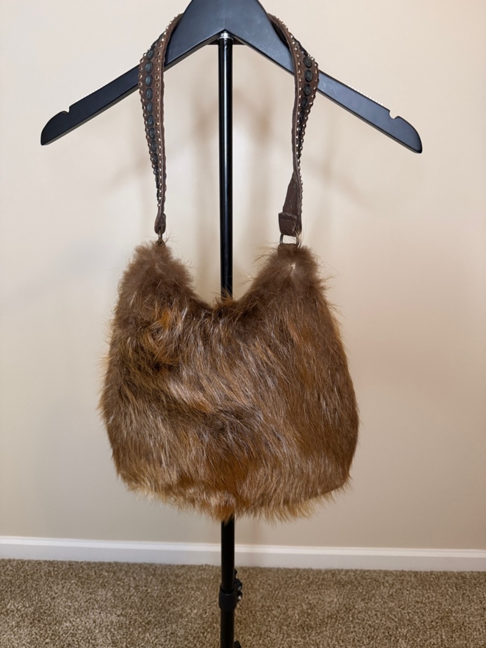 Kippys of CA Mink Brown Shoulder Bag with Blue Appliqué - Picture 4 of 5